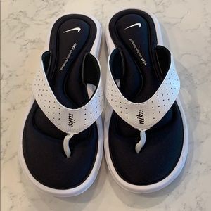 Nike flip flop size 8